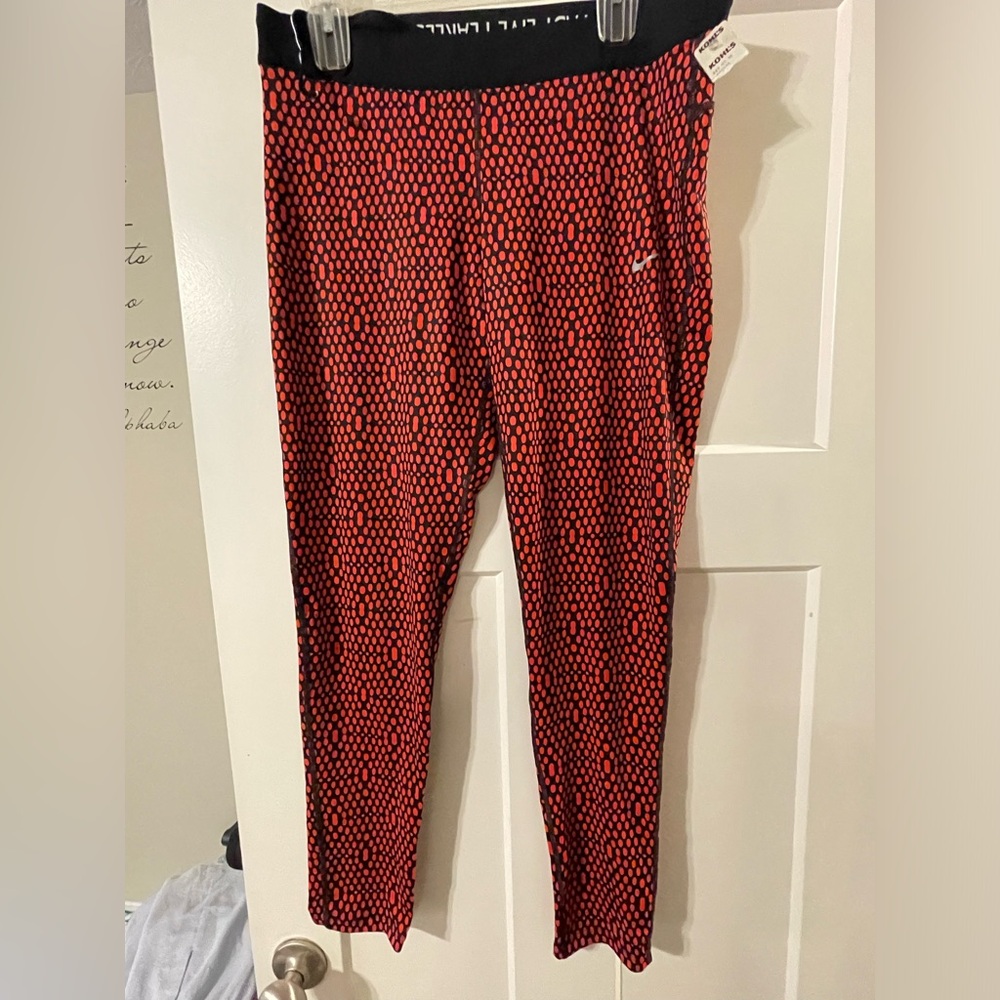 NWT NIKE LEGGINGS